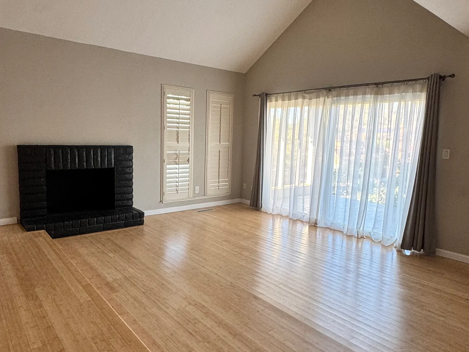 4 bed, 2231 sqft, $3,450 — Photo 3