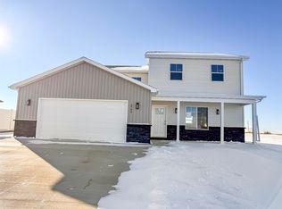 2709 Audubon Loop, Minot, ND 58701