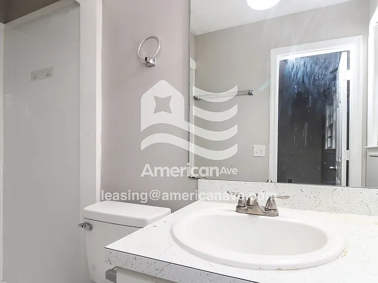 9552_013_bathroom_14.jpg