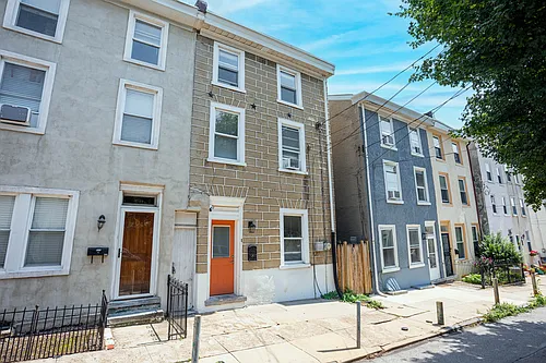 203 Dupont St Photo 1