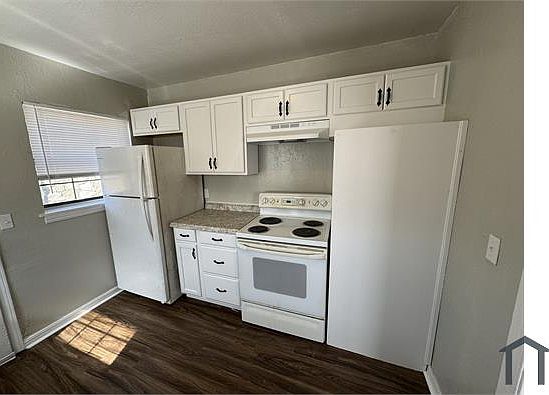3rd image of 2216 NE 24th St
