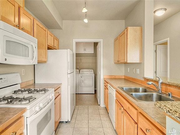 4th image of 525 225th Ln NE