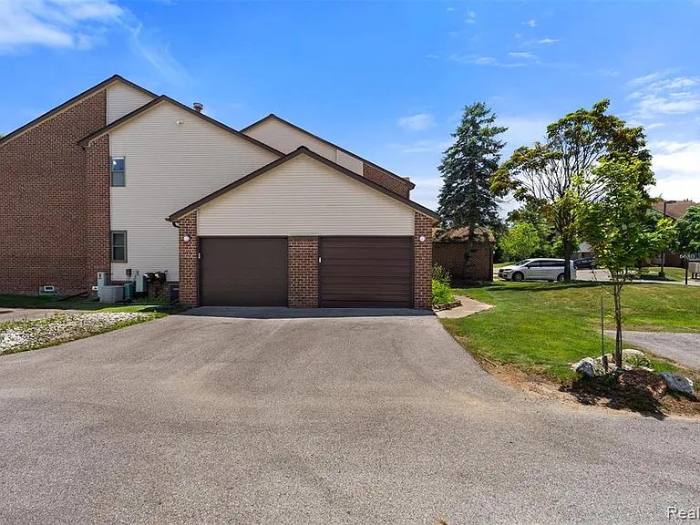 6680 Ridgefield Cir — Photo 36