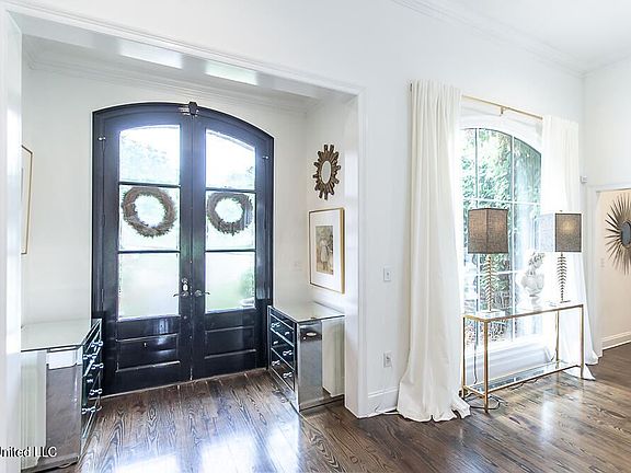5th image of 201 Vinca Cir