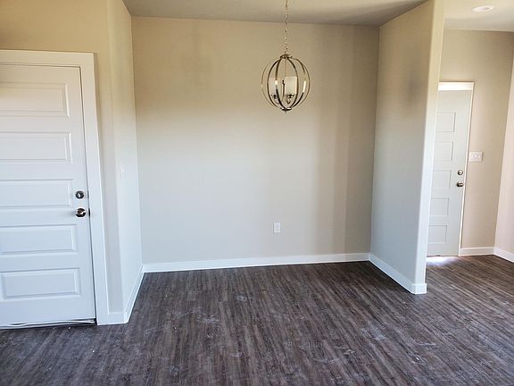 5th image of 613 W Sheldon Ave