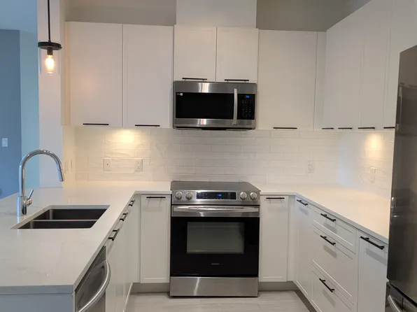 32888 Maclure Rd #212, Abbotsford, BC V2S 0K9