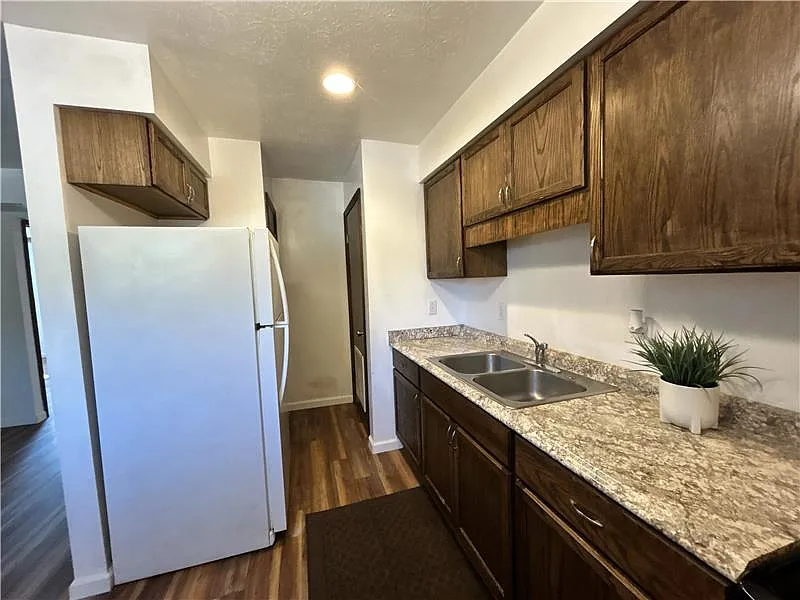 2 bed, $650 — Photo 4