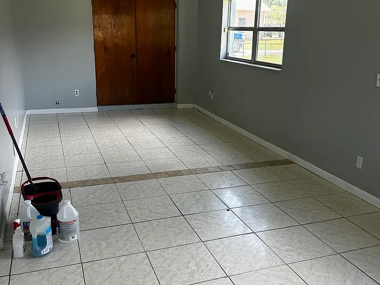 909 Midway St — Photo 13