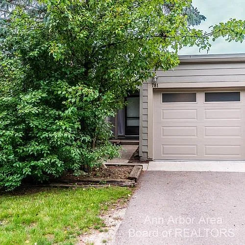 781 Skynob Dr photo 1