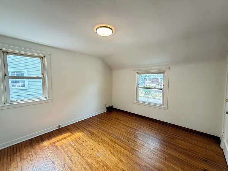 160 Woodward Ave — Photo 11