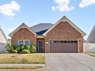 166 Edgefield Ct, Pleasant View, TN 37146