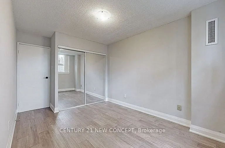 7451 Yonge St #101 — Photo 16