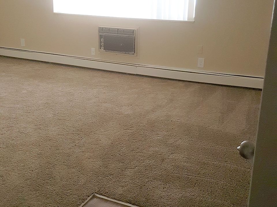 queen bedroom