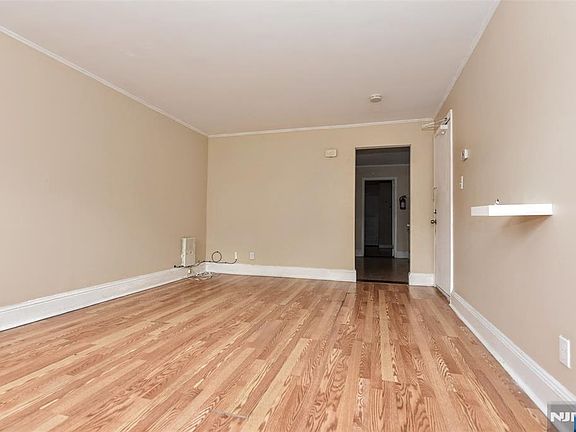 5th image of 114 Hackensack St