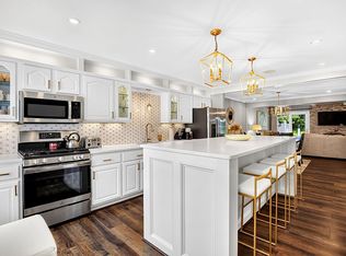 4 Farnwood Rd, Mount Laurel, NJ 08054