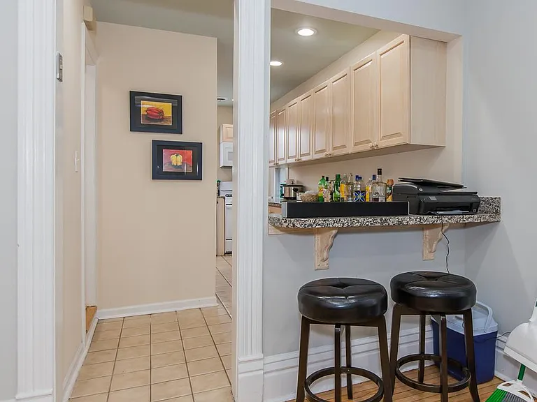 1116 W Roscoe St #2 — Photo 4