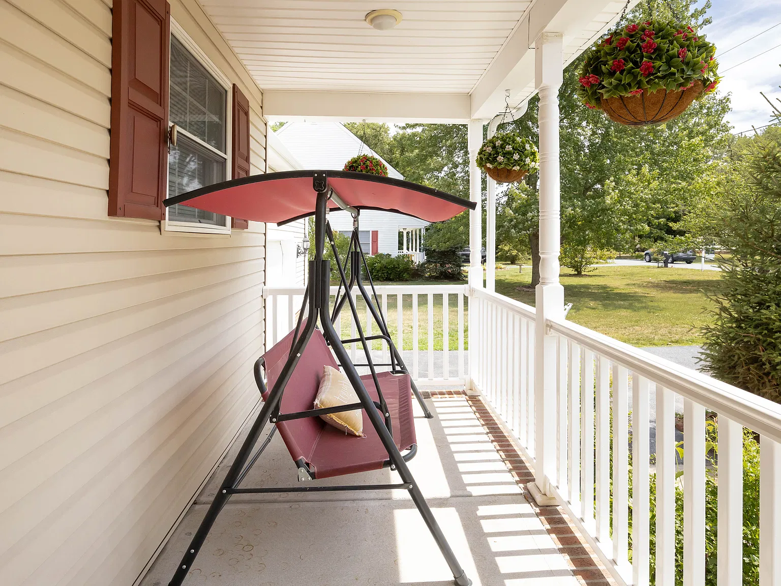 4 bed, 1838 sqft, $2,400 — Photo 2