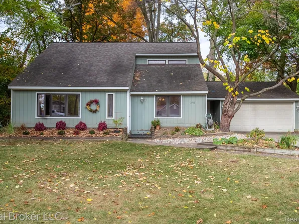 2753 Buena Vista Dr, Highland, MI 48356