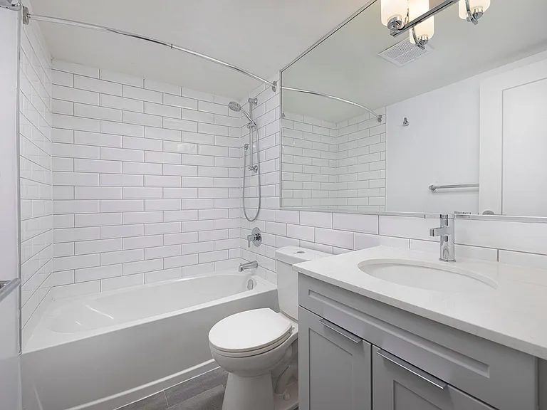 2235-712 Hurontario St #2233 — Photo 8