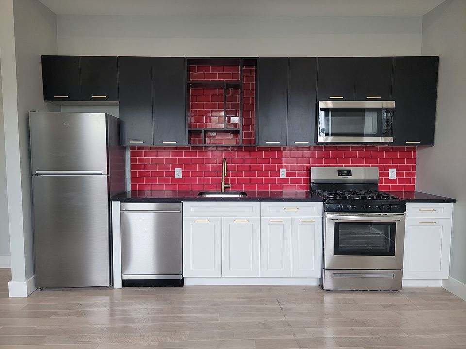 1st image of 176 Van Buren St #31E
