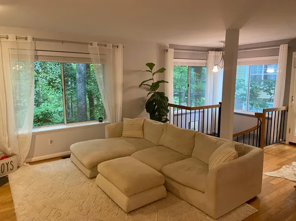 1286 Clifden Grn, Charlottesville, VA 22901