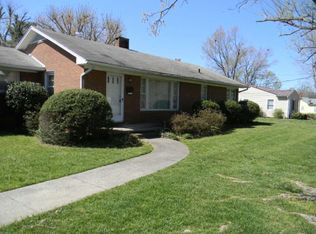 910 Liberty Dr, Thomasville, NC 27360
