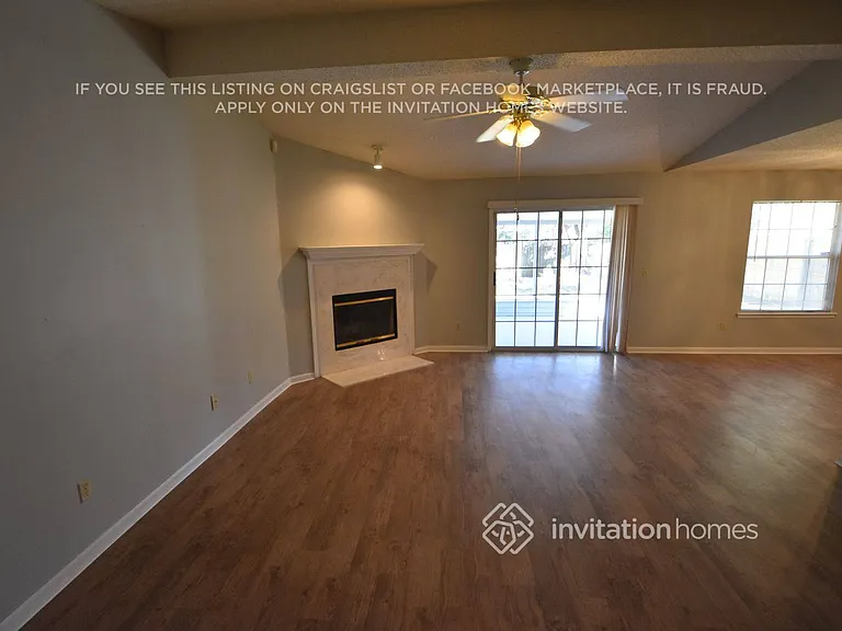 11179 Barbizon Cir E — Photo 2