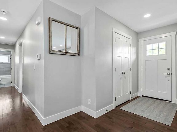 5th image of 23 E Wellington Pl SW