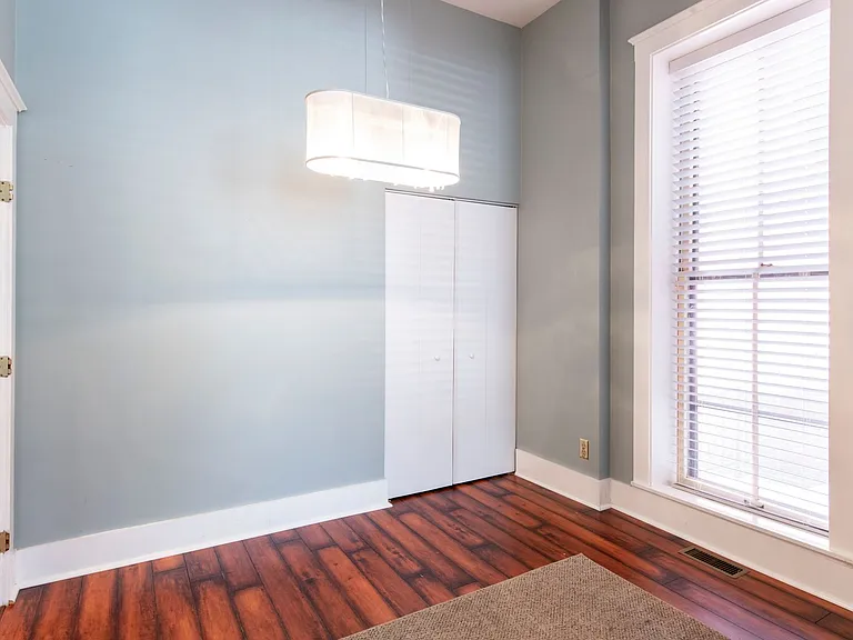 116 E Oak St — Photo 13