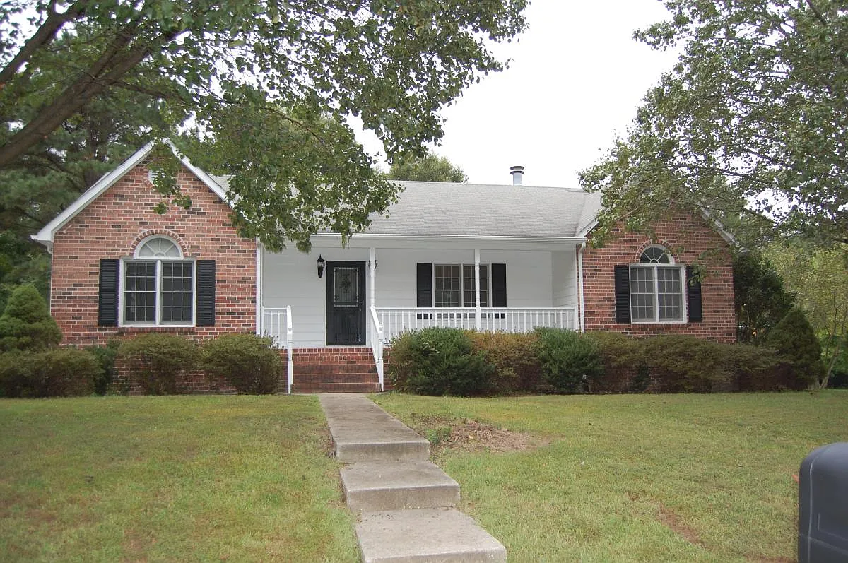 3 bed, 2.5 bath, 2200 sqft, $3,200 — Photo 2