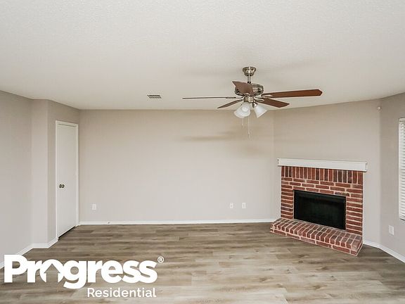 4th image of 1292 Longleaf Dr