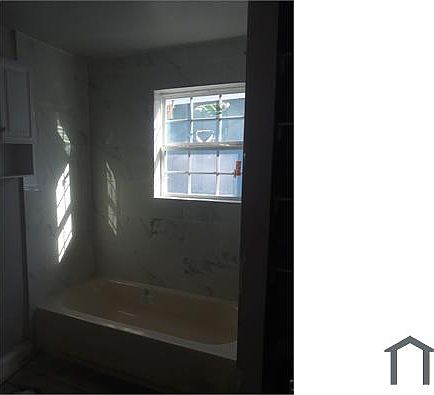 2nd image of 627 SE 22nd St #B
