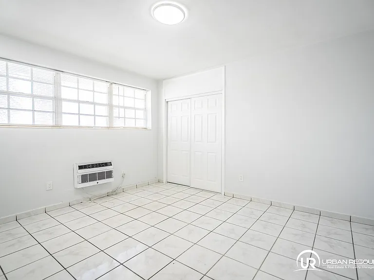 1940 Bay Dr #6 — Photo 8