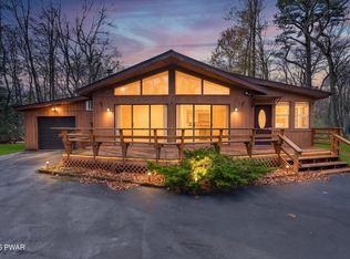 104 Hillcrest Dr, Hawley, PA 18428