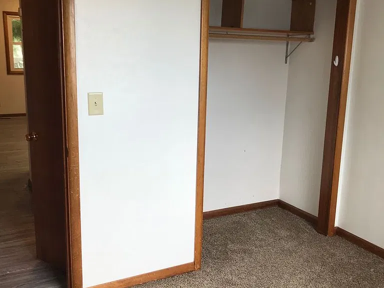2332 S Duluth Ave — Photo 14