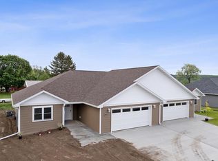 906 Roosevelt St, Baraboo, WI 53913