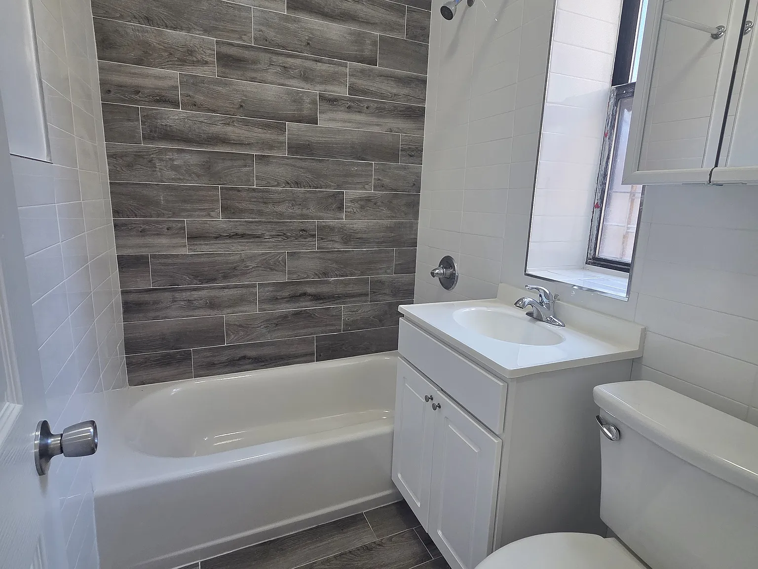 4400 Wickham Avenue — Photo 3