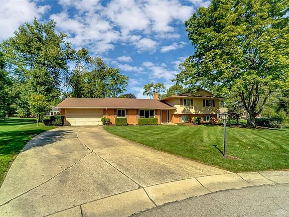 3rd image of 205 S Hill Ct