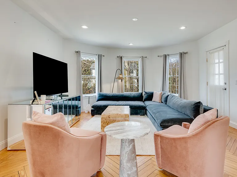 82 Powell Ave — Photo 9