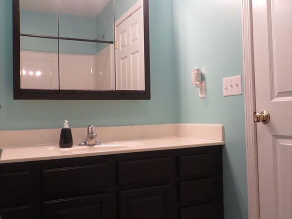 3rd image of 719 Parkwood Ave