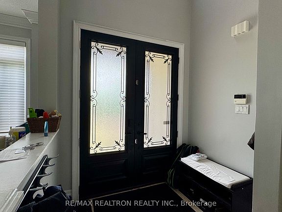 3rd image of 31 Glaceport Cres