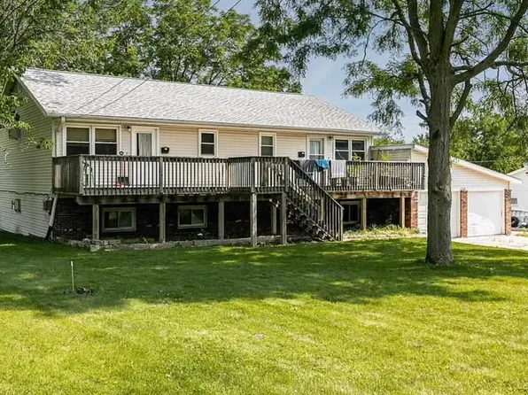 503 8th St NW #A, Mount Vernon, IA 52314