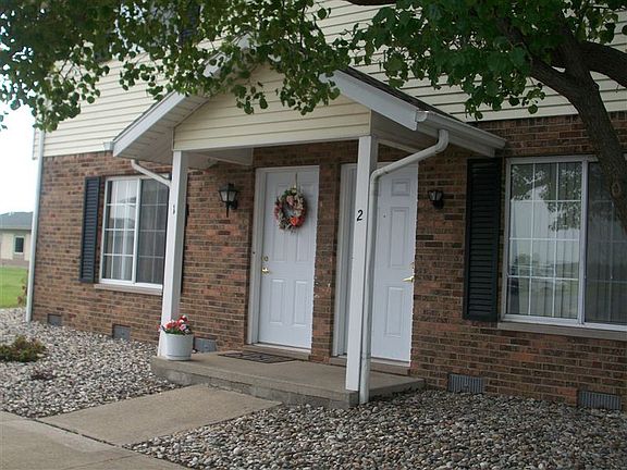 1200 "2 & 3 bedroom" townhouses