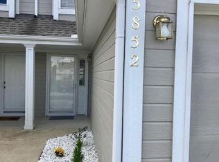5852 NW Plantation Ln, Lees Summit, MO 64064