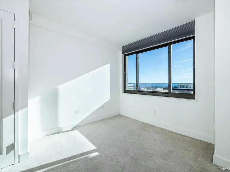 175 Huguenot St #1402 — Photo 21