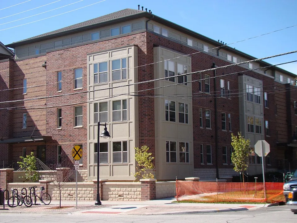 603 S Dubuque St #12