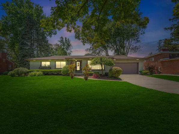 28715 Somerset Pl, Lathrup Village, MI 48076
