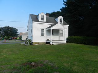 15 Davey Ln, Portsmouth, RI 02871