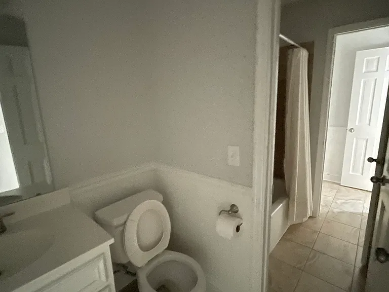 206 Rodborough Rd — Photo 24
