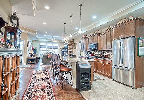 3rd image of 214 Brookside Dr